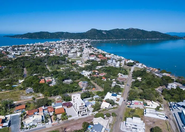 Lindo Apartamento Mariscal: Beachside Retreat with Parking